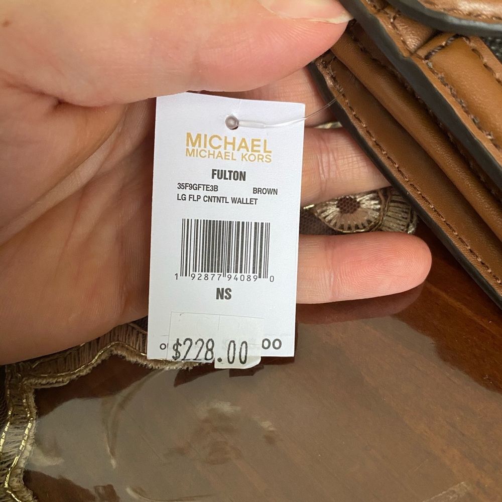 Michael Kors Fulton wallet - Picture 11 of 16